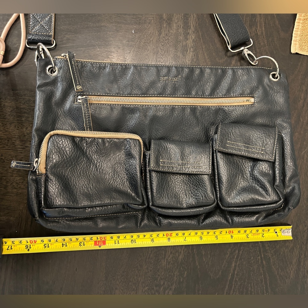 MATT & NAT ~ Vintage butter soft vegan leather unisex messenger handbag - Picture 14 of 16